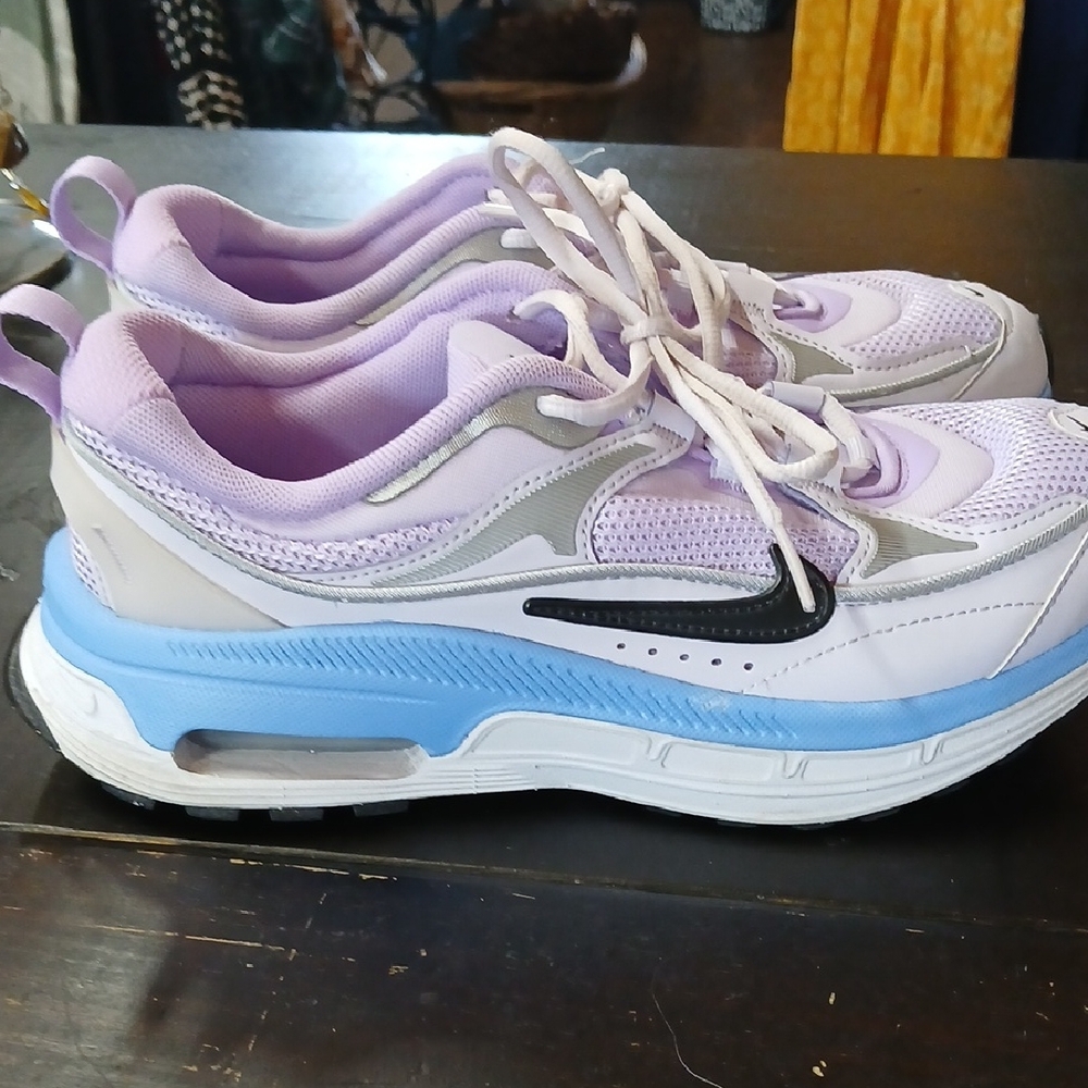 Nike Women's Lavender and Light Blue Athletic Sneakers with Black Swoosh